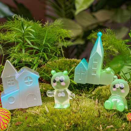 Glow Village - Decorative Miniature Village - Glow in the Dark - Set of 4 - ↑ 3–5 cm