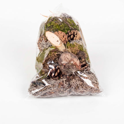 Forest mix - moss, pinecones, wood, bark - 0,75 m2